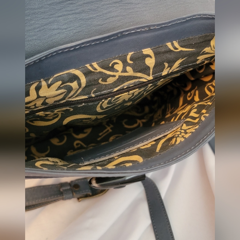 Leaders In Leather Tooled Crossbody Bag - Picture 7 of 13